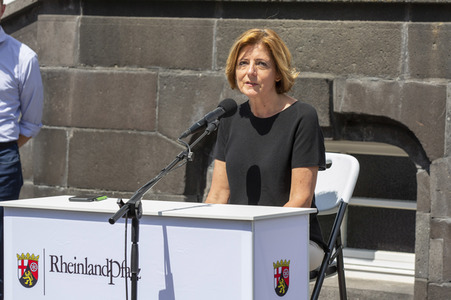 Pressestatement der Bundeskanzelrin nach ihrem Besuch im Hochwassergebiet in Adenau