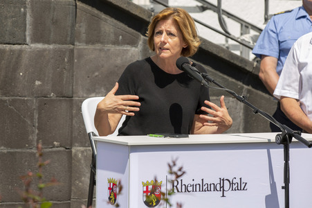 Pressestatement der Bundeskanzelrin nach ihrem Besuch im Hochwassergebiet in Adenau