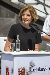 Pressestatement der Bundeskanzelrin nach ihrem Besuch im Hochwassergebiet in Adenau