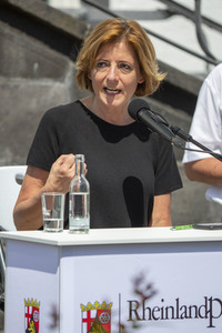 Pressestatement der Bundeskanzelrin nach ihrem Besuch im Hochwassergebiet in Adenau