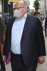 Peter Altmaier besucht Buchhandlung in Hamburg
