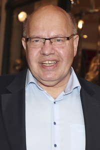 Peter Altmaier besucht Buchhandlung in Hamburg