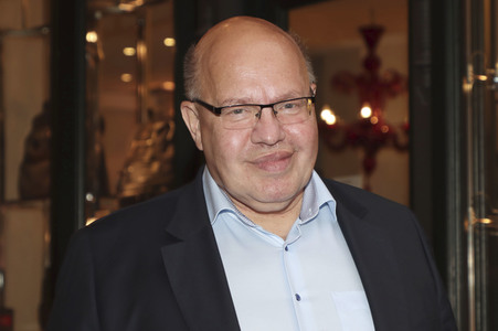 Peter Altmaier besucht Buchhandlung in Hamburg