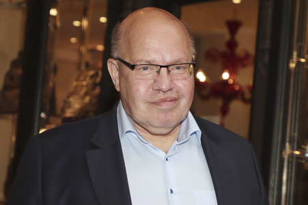 Peter Altmaier besucht Buchhandlung in Hamburg