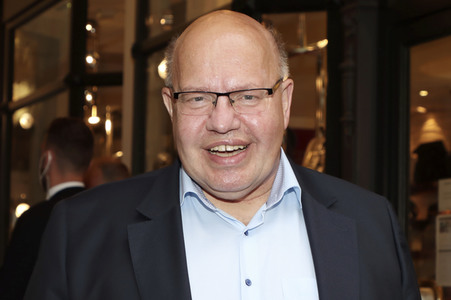 Peter Altmaier besucht Buchhandlung in Hamburg