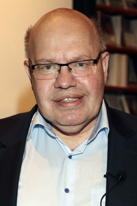 Peter Altmaier besucht Buchhandlung in Hamburg