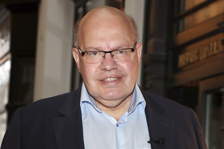 Peter Altmaier besucht Buchhandlung in Hamburg