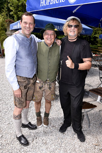 Präsentation der Angermaier Trachtentrends 2021 in München