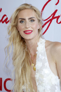 Vernissage der Künstlerin Juliane Golbs in Hamburg