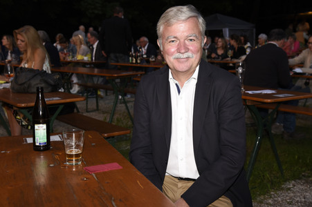 Theaterpremiere 'Ungeheuer heiß' in München
