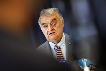 Herbert Reul informiert sich über VU-Teams in Köln