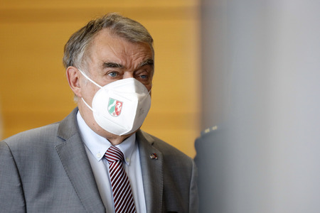 Herbert Reul informiert sich über VU-Teams in Köln