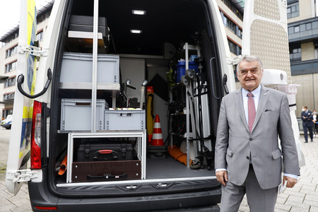 Herbert Reul informiert sich über VU-Teams in Köln