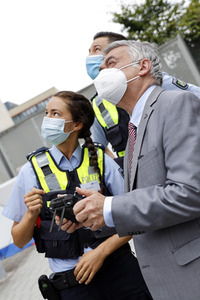 Herbert Reul informiert sich über VU-Teams in Köln