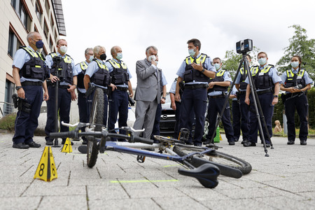 Herbert Reul informiert sich über VU-Teams in Köln