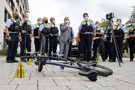 Herbert Reul informiert sich über VU-Teams in Köln