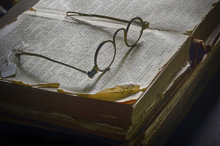 Symbolfoto Buch lesen