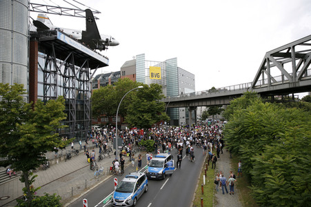 Querdenker-Trauerzug in Gedenken an Sascha in Berlin