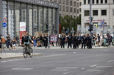 Querdenker-Trauerzug in Gedenken an Sascha in Berlin