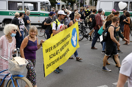 Querdenker-Trauerzug in Gedenken an Sascha in Berlin