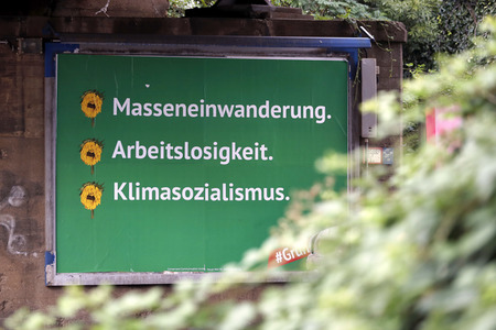 Ein Plakat der Kampagne 'Grüner Mist' in Köln