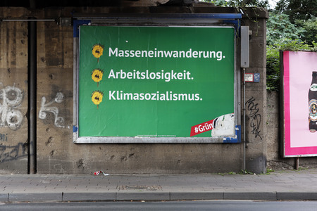Ein Plakat der Kampagne 'Grüner Mist' in Köln