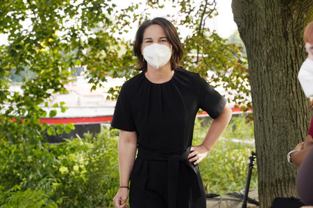 Olaf Scholz und Annalena Baerbock bei der Veranstaltung 'Frauen Stimmen Gewinnen' in Potsdam