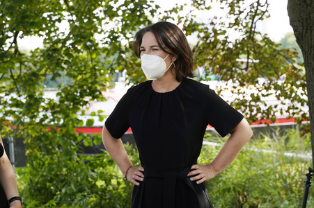 Olaf Scholz und Annalena Baerbock bei der Veranstaltung 'Frauen Stimmen Gewinnen' in Potsdam
