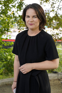 Olaf Scholz und Annalena Baerbock bei der Veranstaltung 'Frauen Stimmen Gewinnen' in Potsdam