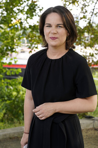 Olaf Scholz und Annalena Baerbock bei der Veranstaltung 'Frauen Stimmen Gewinnen' in Potsdam
