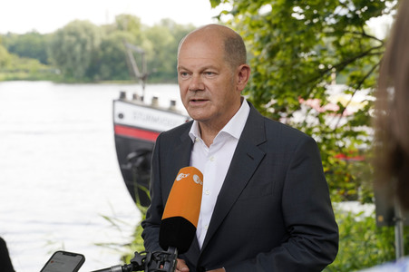 Olaf Scholz und Annalena Baerbock bei der Veranstaltung 'Frauen Stimmen Gewinnen' in Potsdam