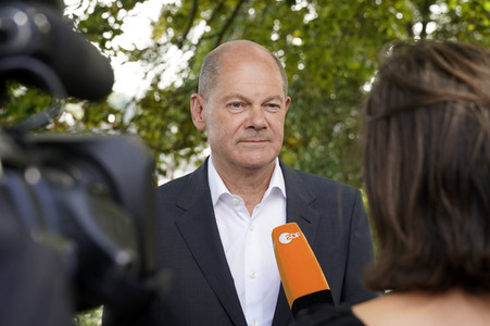 Olaf Scholz und Annalena Baerbock bei der Veranstaltung 'Frauen Stimmen Gewinnen' in Potsdam