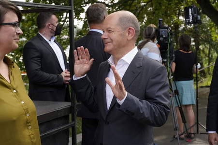 Olaf Scholz und Annalena Baerbock bei der Veranstaltung 'Frauen Stimmen Gewinnen' in Potsdam