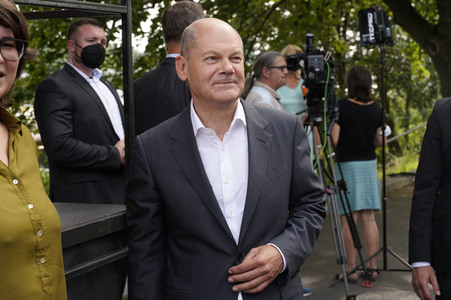 Olaf Scholz und Annalena Baerbock bei der Veranstaltung 'Frauen Stimmen Gewinnen' in Potsdam
