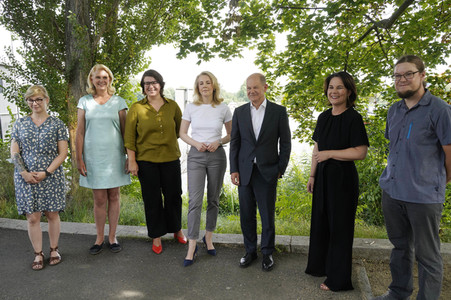 Olaf Scholz und Annalena Baerbock bei der Veranstaltung 'Frauen Stimmen Gewinnen' in Potsdam