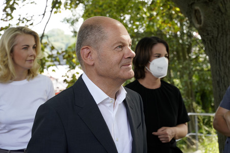 Olaf Scholz und Annalena Baerbock bei der Veranstaltung 'Frauen Stimmen Gewinnen' in Potsdam