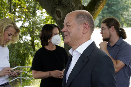 Olaf Scholz und Annalena Baerbock bei der Veranstaltung 'Frauen Stimmen Gewinnen' in Potsdam