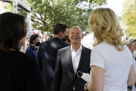 Olaf Scholz und Annalena Baerbock bei der Veranstaltung 'Frauen Stimmen Gewinnen' in Potsdam