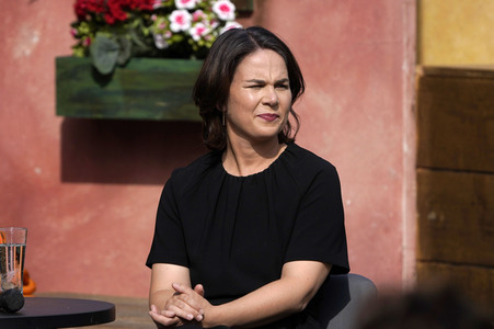 Olaf Scholz und Annalena Baerbock bei der Veranstaltung 'Frauen Stimmen Gewinnen' in Potsdam
