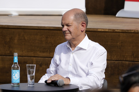 Olaf Scholz und Annalena Baerbock bei der Veranstaltung 'Frauen Stimmen Gewinnen' in Potsdam