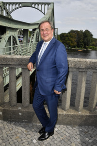 Armin Laschet bei einer Gedenkveranstaltung zum 60. Jahrestag des Baus der Berliner Mauer in Potsdam