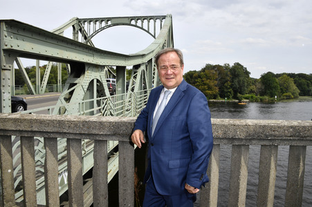 Armin Laschet bei einer Gedenkveranstaltung zum 60. Jahrestag des Baus der Berliner Mauer in Potsdam