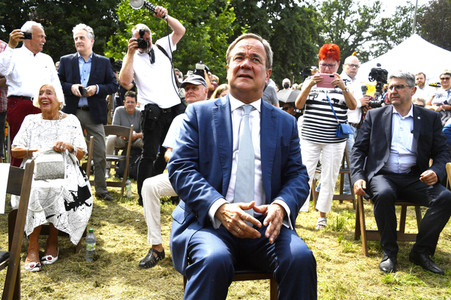 Armin Laschet bei einer Gedenkveranstaltung zum 60. Jahrestag des Baus der Berliner Mauer in Potsdam