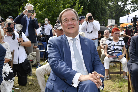 Armin Laschet bei einer Gedenkveranstaltung zum 60. Jahrestag des Baus der Berliner Mauer in Potsdam
