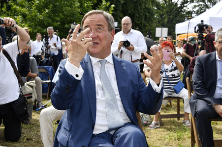 Armin Laschet bei einer Gedenkveranstaltung zum 60. Jahrestag des Baus der Berliner Mauer in Potsdam