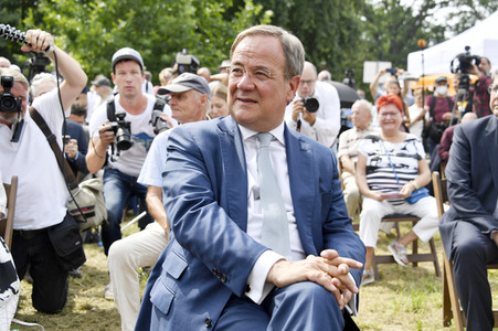 Armin Laschet bei einer Gedenkveranstaltung zum 60. Jahrestag des Baus der Berliner Mauer in Potsdam