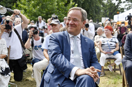 Armin Laschet bei einer Gedenkveranstaltung zum 60. Jahrestag des Baus der Berliner Mauer in Potsdam