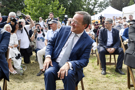 Armin Laschet bei einer Gedenkveranstaltung zum 60. Jahrestag des Baus der Berliner Mauer in Potsdam