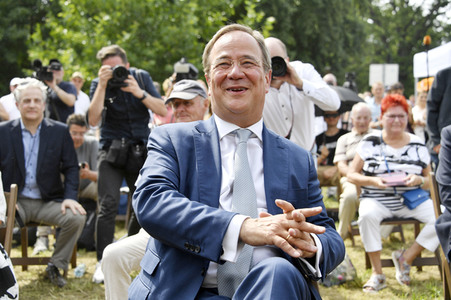 Armin Laschet bei einer Gedenkveranstaltung zum 60. Jahrestag des Baus der Berliner Mauer in Potsdam