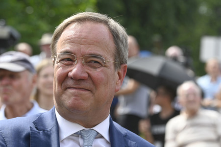 Armin Laschet bei einer Gedenkveranstaltung zum 60. Jahrestag des Baus der Berliner Mauer in Potsdam